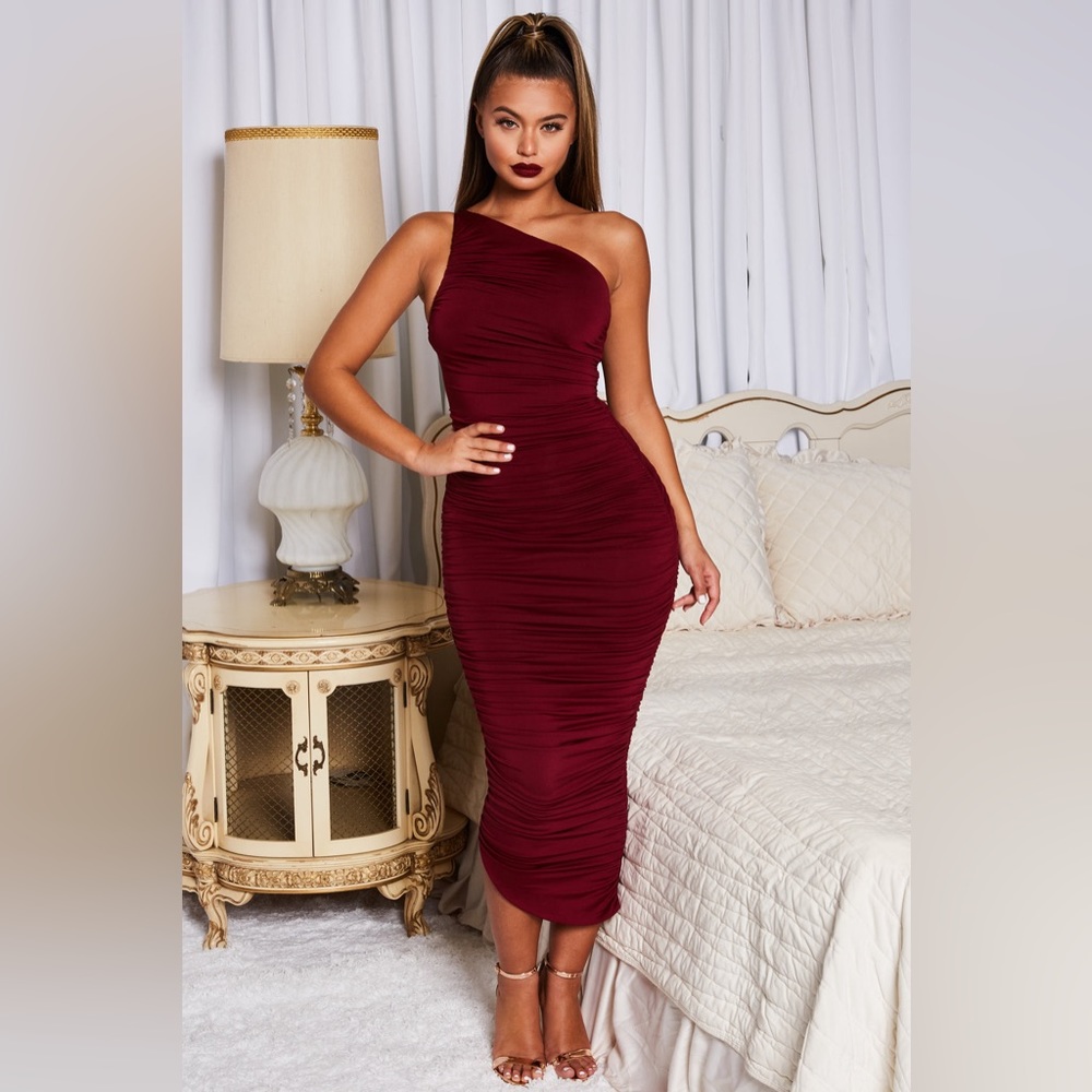 NWT Oh Polly “Cold Shoulder”